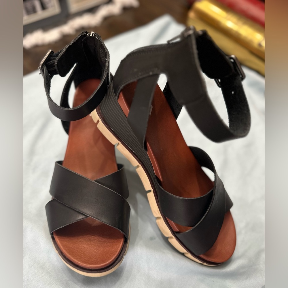 Mia wedge sandals